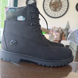 Women’s New in Box Floral Timberlands